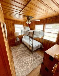Ένα ή περισσότερα κρεβάτια σε δωμάτιο στο Edgewater Escape