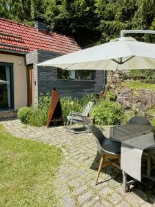Taman di luar Modern Holiday Home At Thuringian Rennsteig