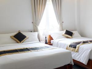 Giường trong phòng chung tại Hong Mai Hotel Nha Trang