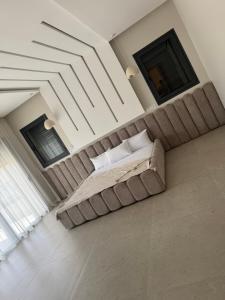 a bedroom with a couch in the middle of a room at La Villa K Marrakech jacuzzi chauffé in Marrakech