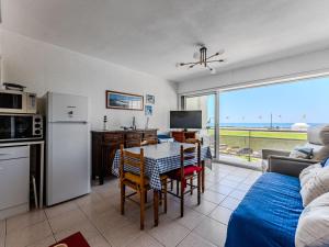 Η κουζίνα ή μικρή κουζίνα στο Appartement T2 avec vue océan et parking à Biscarrosse - FR-1-521-261