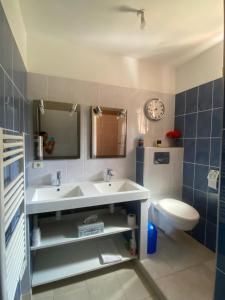a bathroom with a sink and a toilet at Villa 3ch piscine vue dégagée in Taradeau