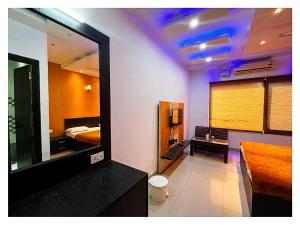 a room with a mirror and a bedroom with a bed at Hotel Alitus Nangal in Nāngal