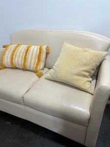 Ruang duduk di Sunset views & stylish confort