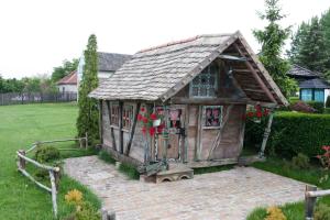 Ein Garten an der Unterkunft Jelen salaš