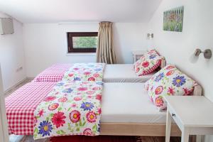 Postel nebo postele na pokoji v ubytování Apartments Tena