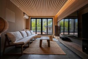 a living room with a couch and a table at プライベートリゾート仙居 in Hakone