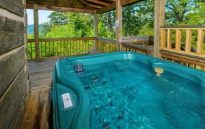 Bazén v ubytování Sheriffs Cabin nebo v jeho okolí
