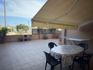 En balkon eller terrasse på Beautiful Apartment near the Beach with swimming pool