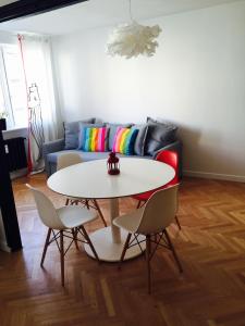 a living room with a table and chairs and a couch at Apartament KoKi Retro in Gdynia