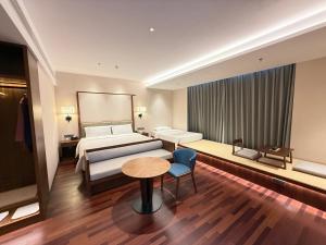 Voodi või voodid majutusasutuse SSAW Boutique Hotel Foshan Qiandeng Lake toas