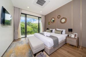 Giường trong phòng chung tại The Exclusive Sky D2 豪华4卧室海景别墅 私人12m无边海景泳池 每日清洁 +71 ảnh