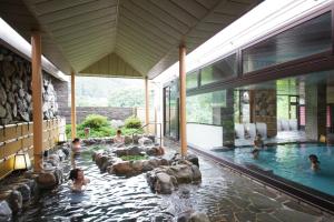 Bazén v ubytování Kinugawa Hotel Mikazuki nebo v jeho okolí