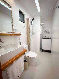 Koupelna v ubytování Aqua Horizon Beachside Skyline Vista Art Condominium