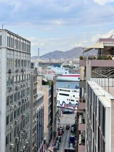 Foto dalla galleria di Maria's Sunny Apartment a Pireo