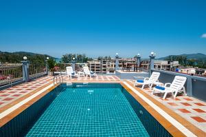 Bazén v ubytování The Crystal Beach Hotel nebo v jeho okolí