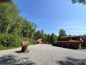 a gravel driveway with a house and a barn at Northern Nights Lodging in Palmer