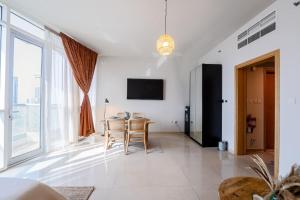 TV/Unterhaltungsangebot in der Unterkunft Boho Chic Studio, Pool & Gym