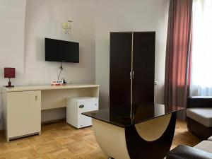 Televiisor ja/või meelelahutuskeskus majutusasutuses Olive hotel