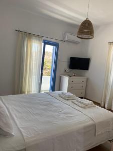 Giường trong phòng chung tại Vegera Apartment 'Notias', Stavros Donoussa