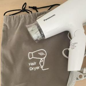 een föhn en een tas met een föhn bij 大同ガーデンホテル京都 in Kyoto