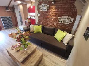 Una sala de estar con un sofá y una pared de ladrillos. en D1 LOFT-Top center with free parking, en Sofía