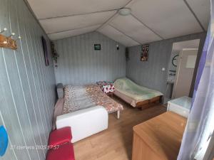 Khu vực ghế ngồi tại DOM BURSZTYNEK -domek drewniany