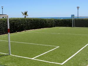 Tenis alebo squash v ubytovaní Apartamento VenAVera Playa de Baria 2 K-1D Primera Línea Gran Terraza y WIFI alebo jeho okolí