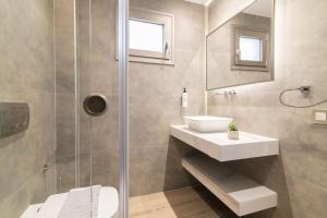 Imagen de la galería de Sea View Suites - Plaka Beach Resort, en Vasilikos
