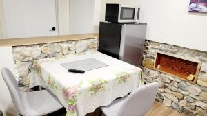 Η κουζίνα ή μικρή κουζίνα στο 4th Street Studio By Downtown and Airport