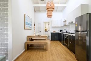 Gallery image of 5 Beach Baby Bungalow & Parking in Perth +29 photos