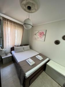 a small bedroom with a bed and a window at Nikos Apartament in Prinos