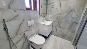 Φωτογραφία από το άλμπουμ του Villa Reshat Caca σε Εξαμίλι