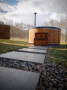 Afbeelding uit fotogalerij van Sielanka Szkotowo domek z jacuzzi in Szkotowo +43 foto's