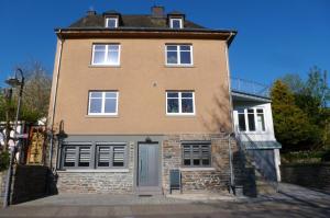 a large brick house with a blue door at Schendels Suite in Bernkastel-Kues