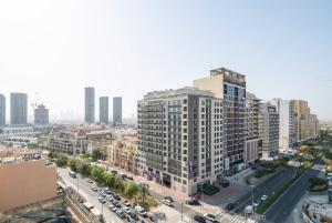 Cảnh Dubai hoặc tầm nhìn thành phố từ căn hộ