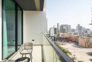 Cảnh Dubai hoặc tầm nhìn thành phố từ căn hộ