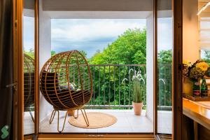 Μπαλκόνι ή βεράντα στο FAMILY NEST Premium 2 bedroom & Parking by stayly