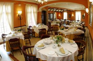 Restauracja lub miejsce do jedzenia w obiekcie Hotel Manolo Mayo