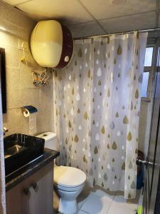 Ένα μπάνιο στο Urban Nest Homestays +24 φωτογραφίες
