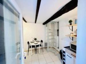 a kitchen with a table and chairs in a room at STUDIO en Duplex in La Roquebrussanne