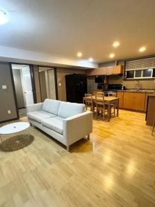 Fotografie z fotogalerie ubytování Peaceful House with Backyard v destinaci Langley + 16 fotografií