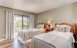 a bedroom with two beds and a window at Vista Haven - Mountain Views and Fireplace and Big Screen TVs and Extras in Jasper