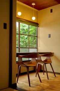a table and two chairs in a room with a window at 海月 うみづき in Tomo +51 photos