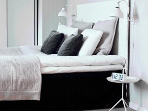 A bed or beds in a room at Rungstedgaard