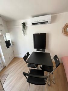 Μια τηλεόραση ή/και κέντρο ψυχαγωγίας στο Séjour cosy proche mer