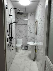 Ένα μπάνιο στο Tin Guest House & Laundry