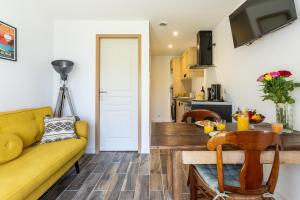 Η κουζίνα ή μικρή κουζίνα στο Bel appartement neuf avec jardin