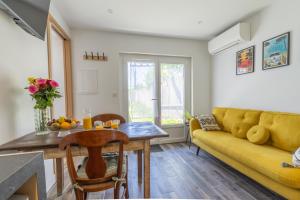 Χώρος καθιστικού στο Bel appartement neuf avec jardin