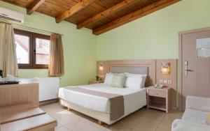 Gulta vai gultas numurā naktsmītnē Hotel Leto Delphi